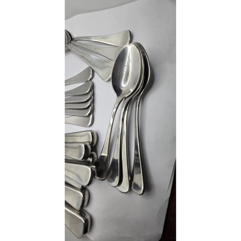 Hampton Silversmiths 20 Piece + Set Stainless Steel Flatware